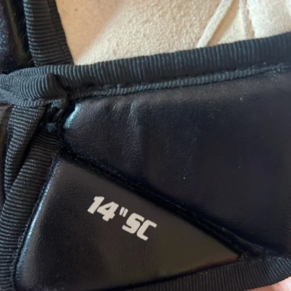 ITECH 14” hockey gloves  Good condition - Picture 5 of 7